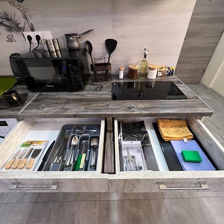Cool Blue Interior Self Check In Apartment Yerevan Bagian luar foto