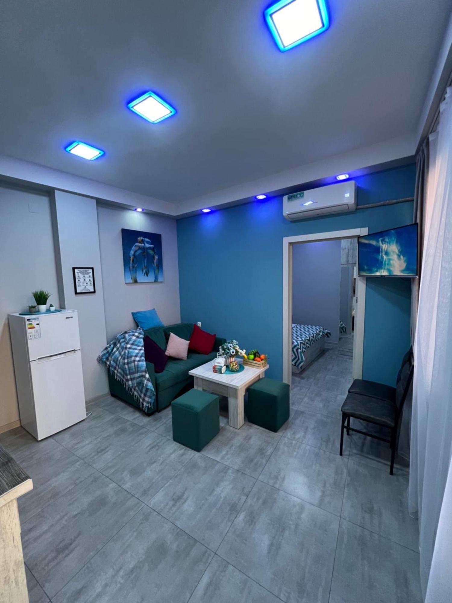 Cool Blue Interior Self Check In Apartment Yerevan Bagian luar foto